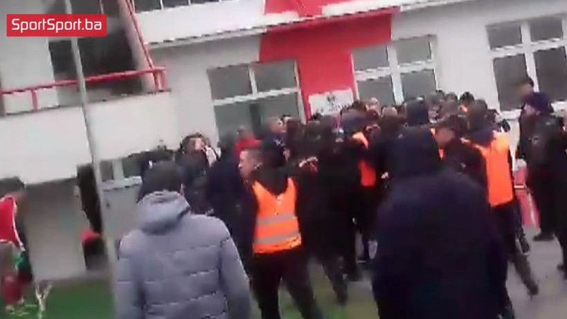 Rusvaj na kraju: Bjelica izazvao bijes Mostaraca, reagovali i redari