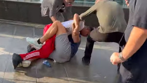 Krenuli su od zagrljaja, došlo je do verbalnog duela, a zatim i tuče nasred ulice