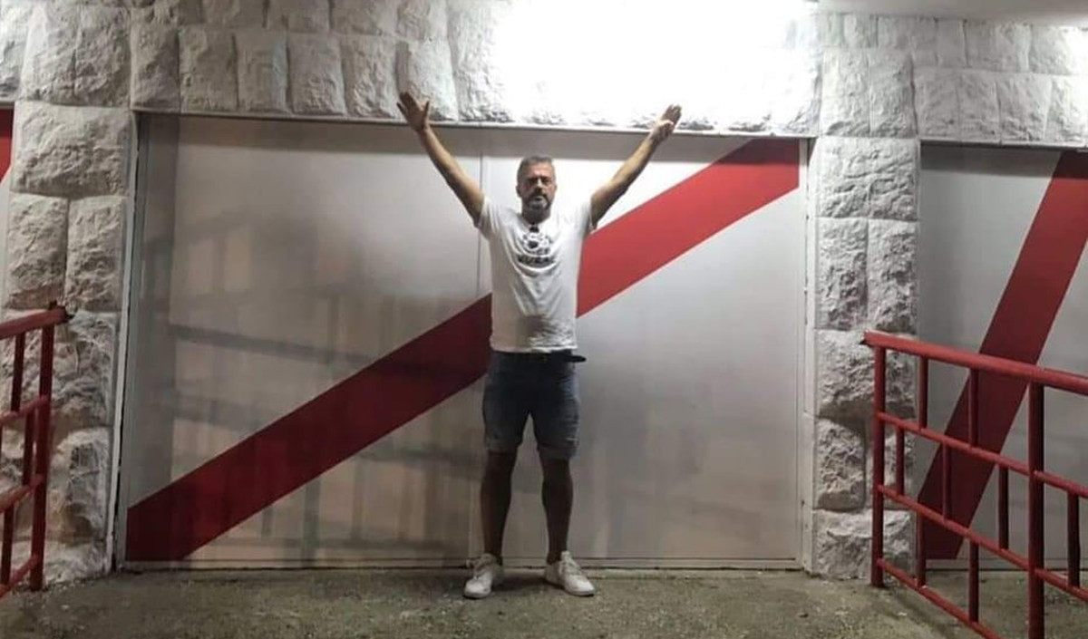 Sergej Trifunović objavio fotografiju ispred stadiona Pod Bijelim brijegom uz poruku Veležu