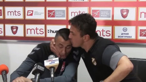"Šou" Sime Krunića na pressici: Ljubio protivnika, upozoravao da se ne zalijeću na njega