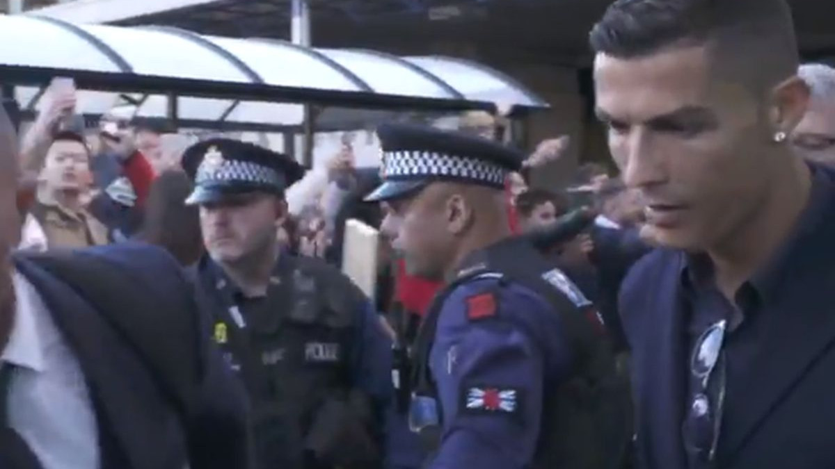 Ronaldo sletio u Manchester, ispred aerodroma "ludnica"!