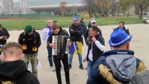 Povratak harmonike na utakmice reprezentacije: Zagrijavanje za Fince uz sevdalinku