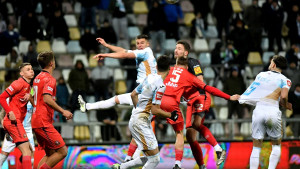 Rijeka od 11. minute igrala sa igračem manje, pa došla do velike pobjede i preuzela vrh tabele