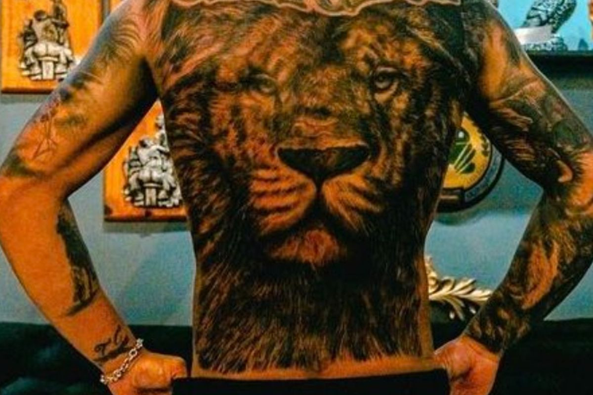 No Lion Taps Out in the Middle of a Fight Charles Oliveiras Sick Tattoo  Draws Strong Reactions From UFC Community  EssentiallySports