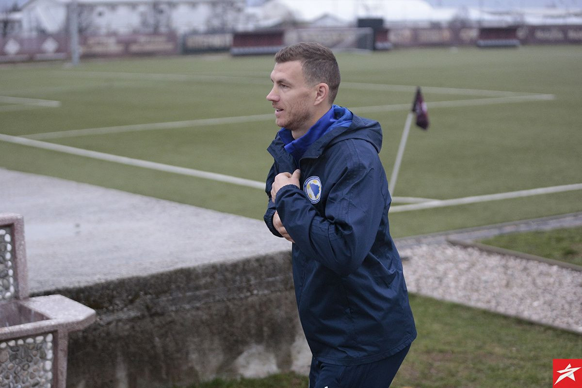 Džeko glavna vijest na La Gazzetta dello Sport, subina je jasna: "Odlučujući sati su pred nama" Džeko glavna vijest na La Gazzetta dello Sport, subina je jasna: "Odlučujući sati su pred nama"