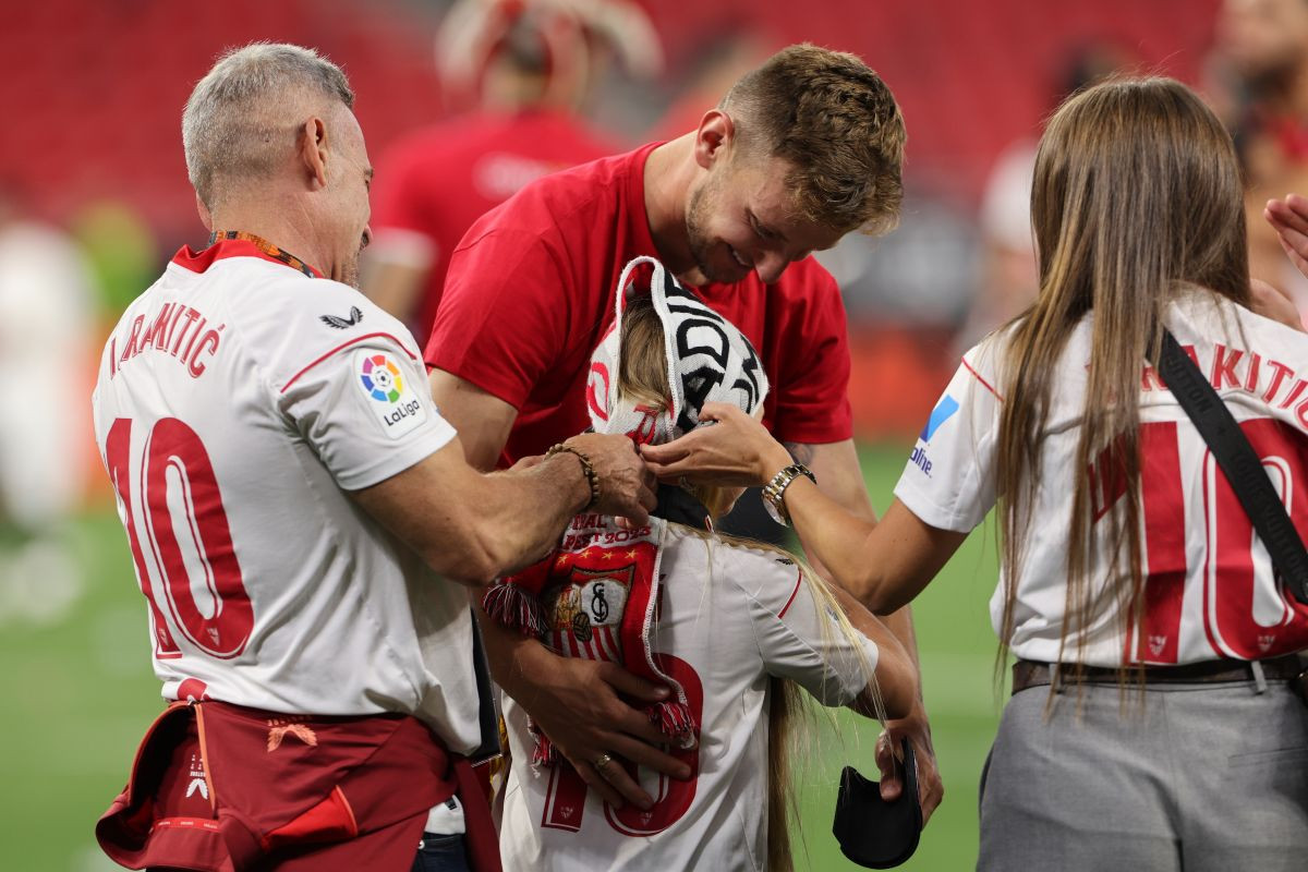 Rakitić ne može prežaliti što nije zaigrao u svom najdražem timu: "Moj prijatelj i danas tu igra" Rakitić ne može prežaliti što nije zaigrao u svom najdražem timu: "Moj prijatelj i danas tu igra"