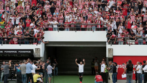 Tihi oproštaj legende: Nije zabijao golove, ali je na terenu bio pravi šef!