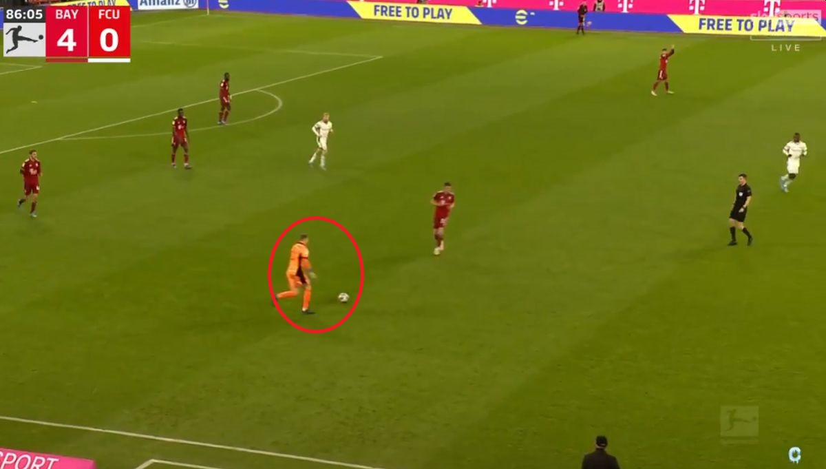 Neuer opet u "zabranjenoj zoni": Otišao 40 metara od gola, uslijedio potez koji mu je donio ovacije