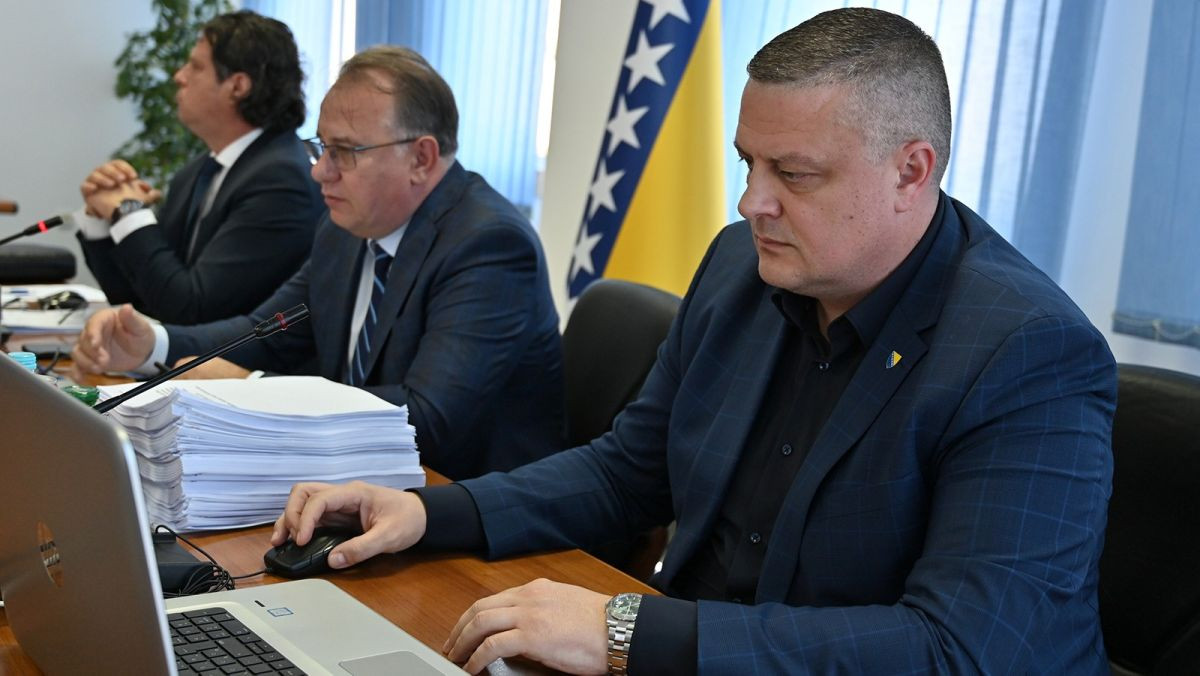 Vlada Federacije s dva miliona KM pogurala Fudbalski savez BiH Vlada Federacije s dva miliona KM pogurala Fudbalski savez BiH