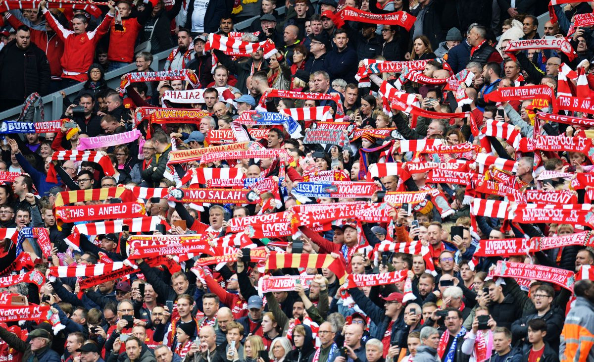 Navijači Liverpoola izazvali skandal: Na tribinama postavili bizarnu fotografiju Divocka Origija