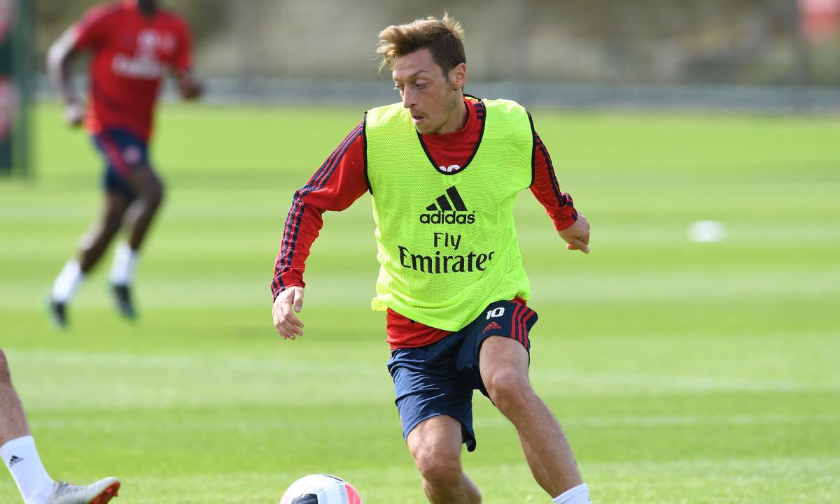 Agent Mesuta Ozila: On ostaje u Arsenalu iako nije odigrao ni minute