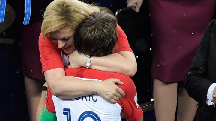 Kolinda pozirala sa Ćirom Blaževićem, u Srbiji njen status proglasili velikom provokacijom