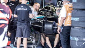 Mercedes spušta loptu, ali poruka između redova je ozbiljna