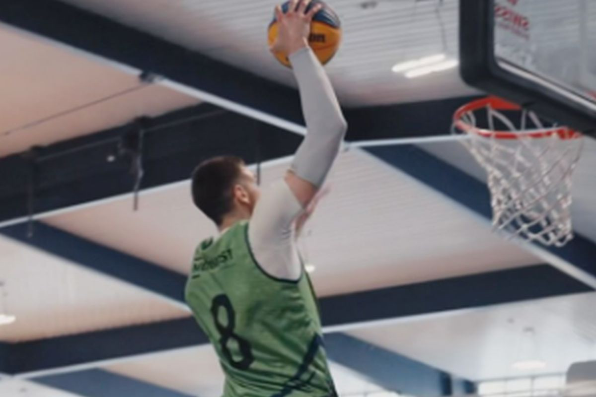 Trojke, zakucavanja, blokade, "šta ti duša poželi": Aleksandar Lazić novim zakucavanjem zaludio sve Trojke, zakucavanja, blokade, "šta ti duša poželi": Aleksandar Lazić novim zakucavanjem zaludio sve