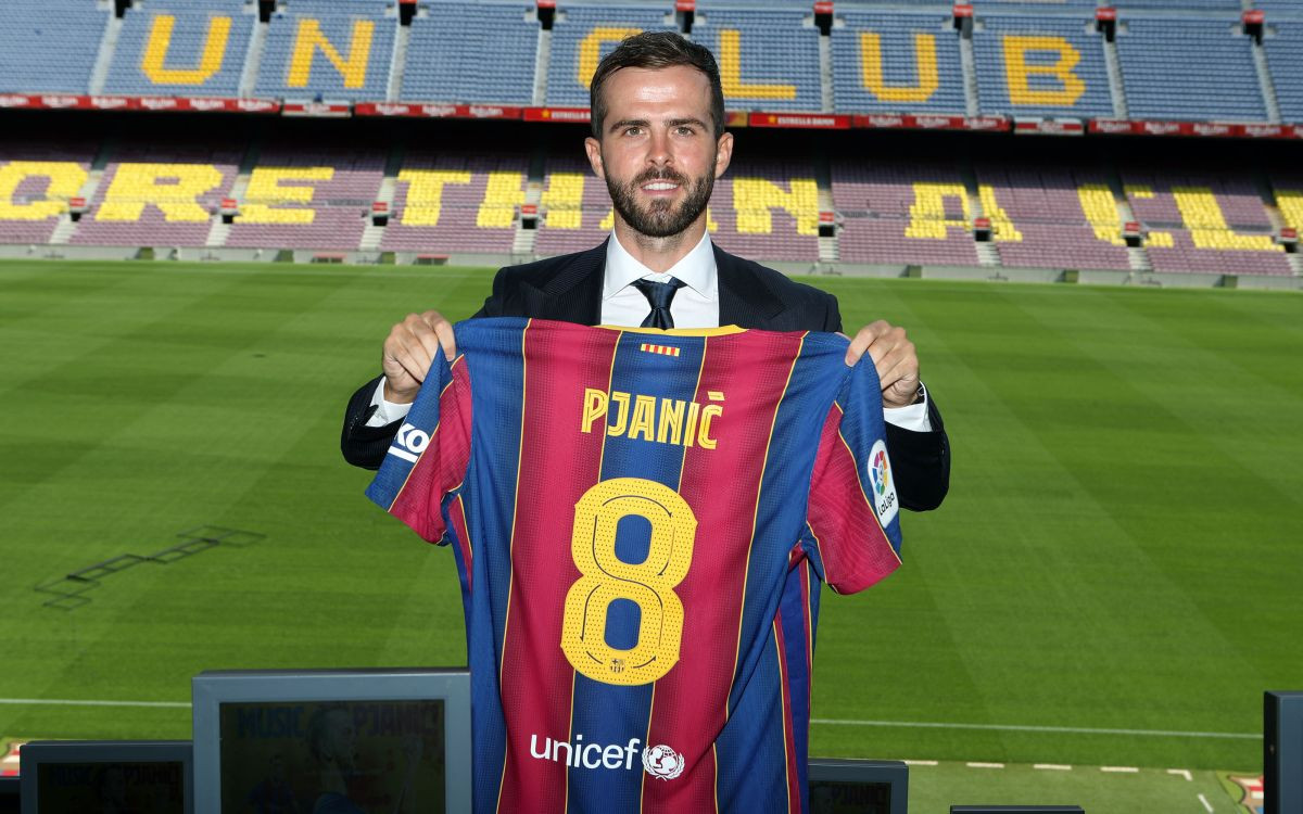 Već se zna ko će uzeti broj osam u Barceloni nakon odlaska Pjanića Već se zna ko će uzeti broj osam u Barceloni nakon odlaska Pjanića