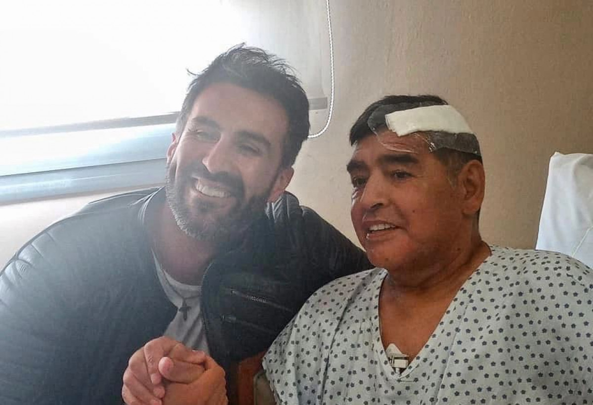 Doktor objavio posljednju fotografiju Maradone i napravio haos u njegovoj porodici Doktor objavio posljednju fotografiju Maradone i napravio haos u njegovoj porodici