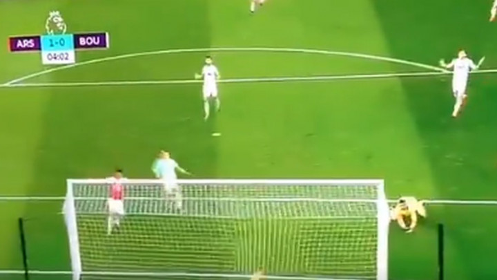 Arsenal vodi, u glavnim ulogama Sead Kolašinac i Mesut Ozil