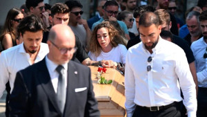Posljednji oproštaj od Dioga Jote, supruga jeca na njegovom lijesu
