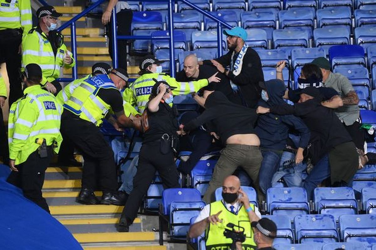 Pojavio se novi video tuče navijača Leicestera i Napolija: Nastradali policajcii redari