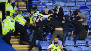 Pojavio se novi video tuče navijača Leicestera i Napolija: Nastradali policajcii redari