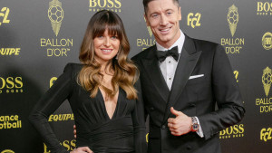 Lewandowski se javio iz Dubaija, s njim je i supruga Anna koja ponovo blista