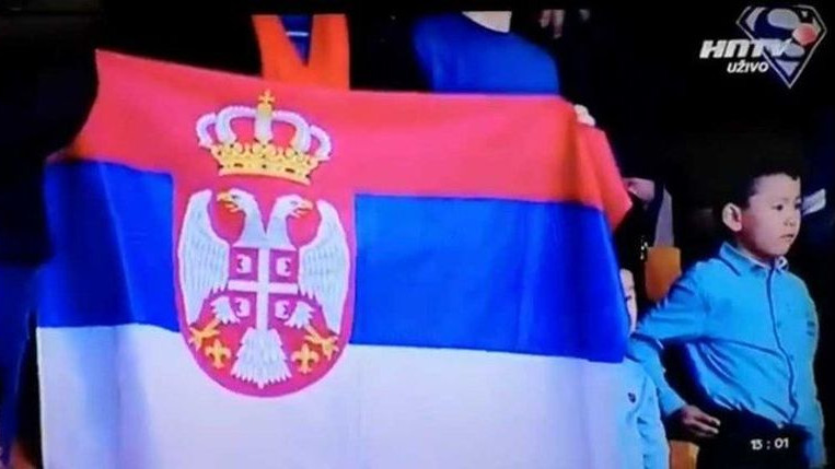 Srbijanska zastava zbunila mnoge u Kalmatiju