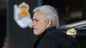 Ne zovu ga džaba Posebni: Mourinho nakon poraza ničim izazvan bocnuo Lazio i "zapalio" Rim!