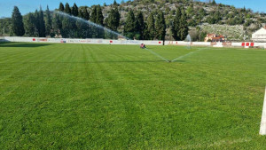 Premijerligaši se pate sa užasnim terenima, federalni prvoligaš za sutrašnji derbi spremio 'tepih'