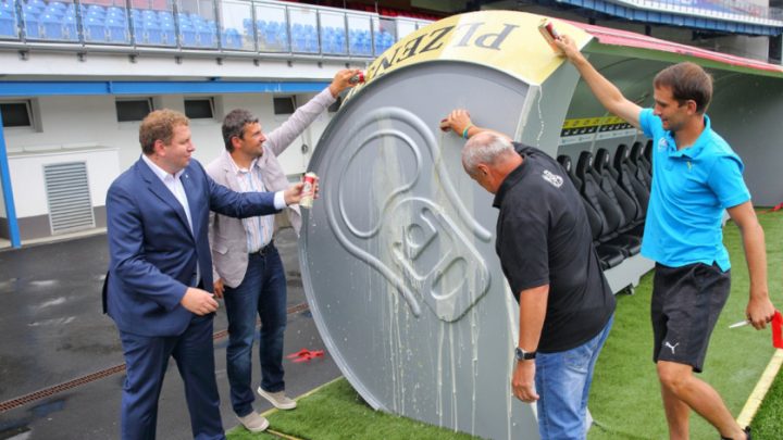 Fudbaleri Viktorije Plzen priliku za igru čekaju u konzervi