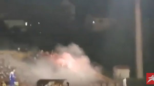 Red Army uz bakljadu napustio stadion Tušanj