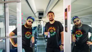 Putujte vozom prelijepom rutom od Sarajeva do Mostara i uživajte u spektaklu Red Bull Cliff Divinga
