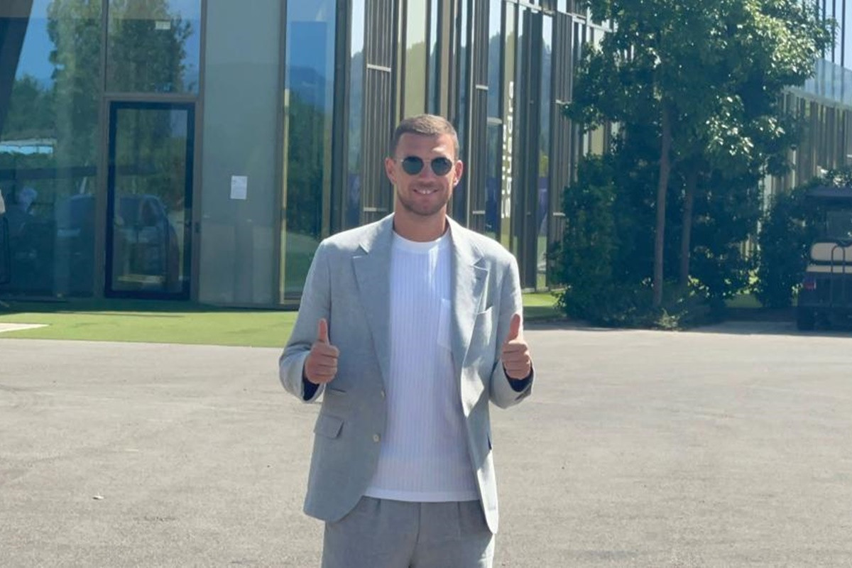 Edin Džeko prošao ljekarske preglede i stigao na Viola Park! Edin Džeko prošao ljekarske preglede i stigao na Viola Park!