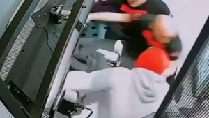 Filmska drama pred meč Lige prvaka: Gostujući navijači bježe u fast food od ozloglašenih huligana
