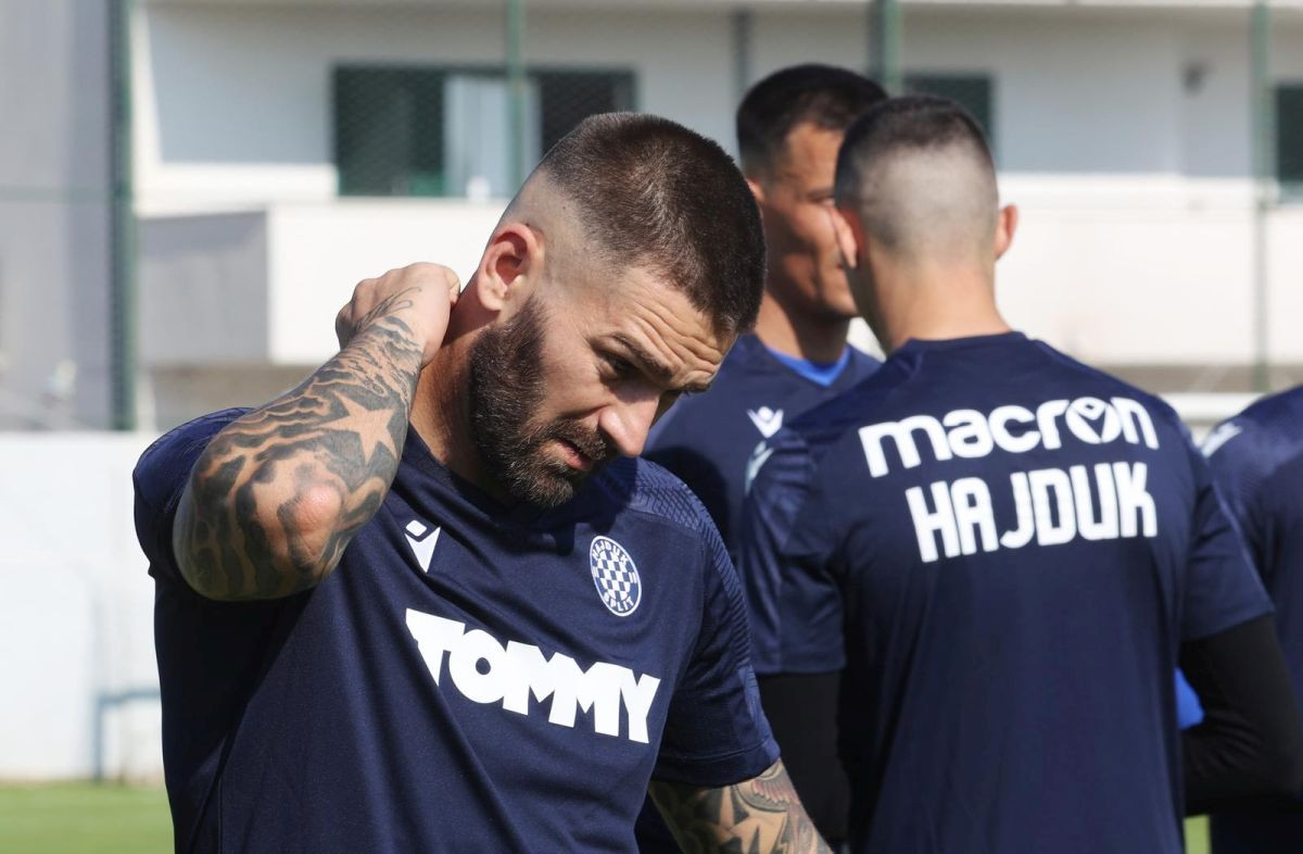 Prvi trening i odmah fajt: Marko Livaja nije štedio nikoga, pa ni legendu! Prvi trening i odmah fajt: Marko Livaja nije štedio nikoga, pa ni legendu!