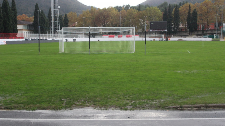 Kiša pravi velike probleme na stadionu pod Bijelim brijegom