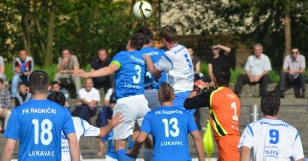 Porazi Viteza i Radničkog, Iskri bod u Cazinu Porazi Viteza i Radničkog, Iskri bod u Cazinu