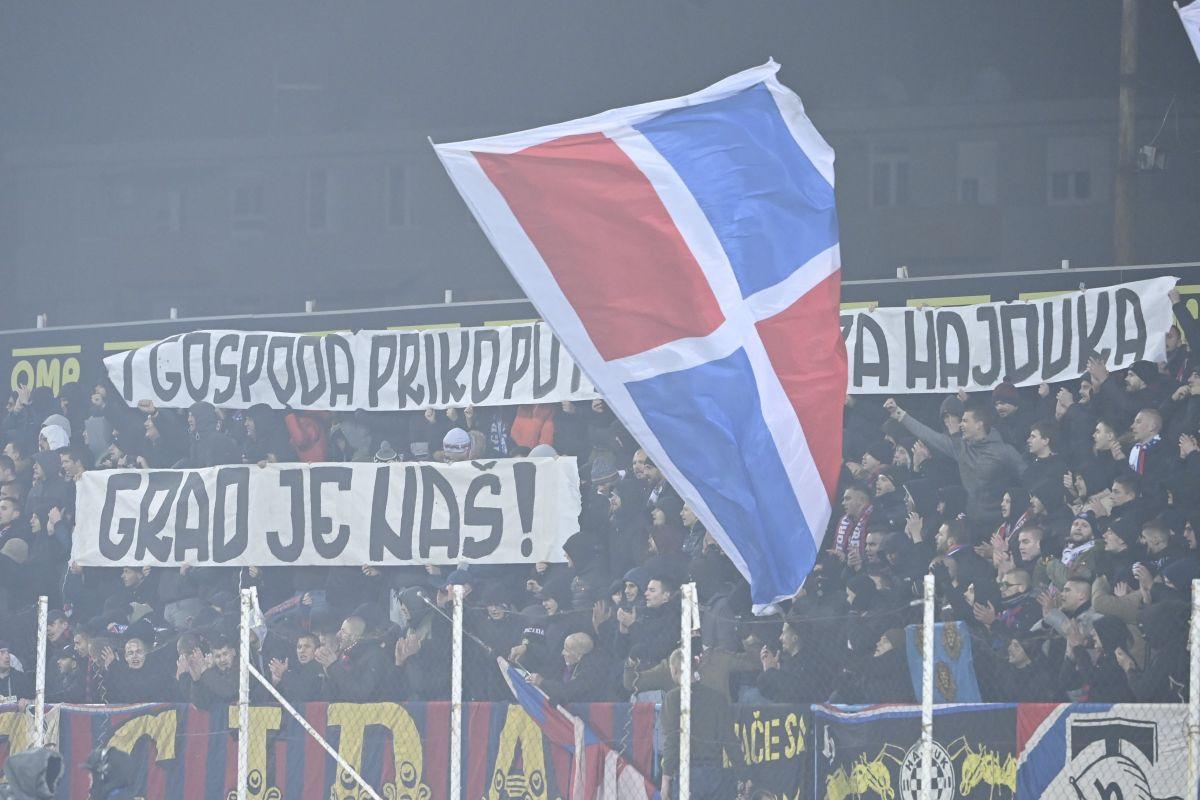 Žestok transparent Torcide prema velikom rivalu, pa pjesma s igračima: "Mrzin Dinamo, srpsko ime to"