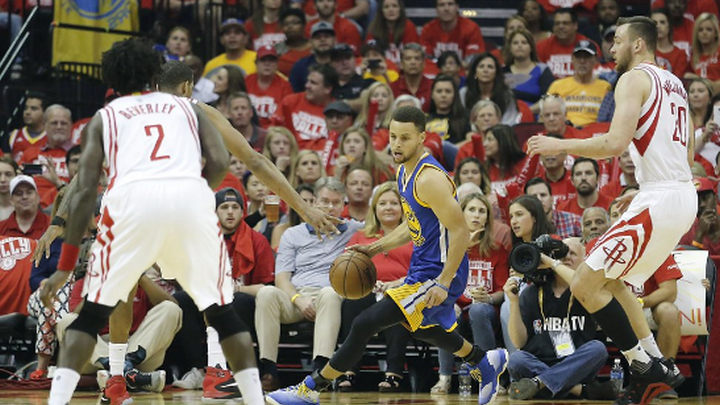 Warriorsi bez Curryja nadigrali Rocketse, ubacili 21 trojku