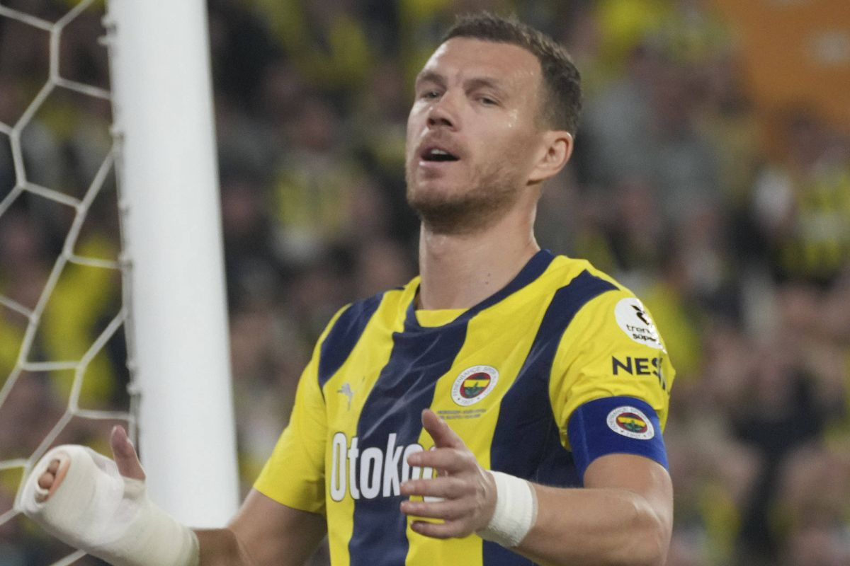 Turci tvrde: Edin Džeko odlazi, Fenerbahče je već našao zamjenu!