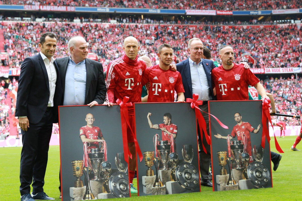Emotivan oproštaj trojice igrača Bayerna prije početka utakmice