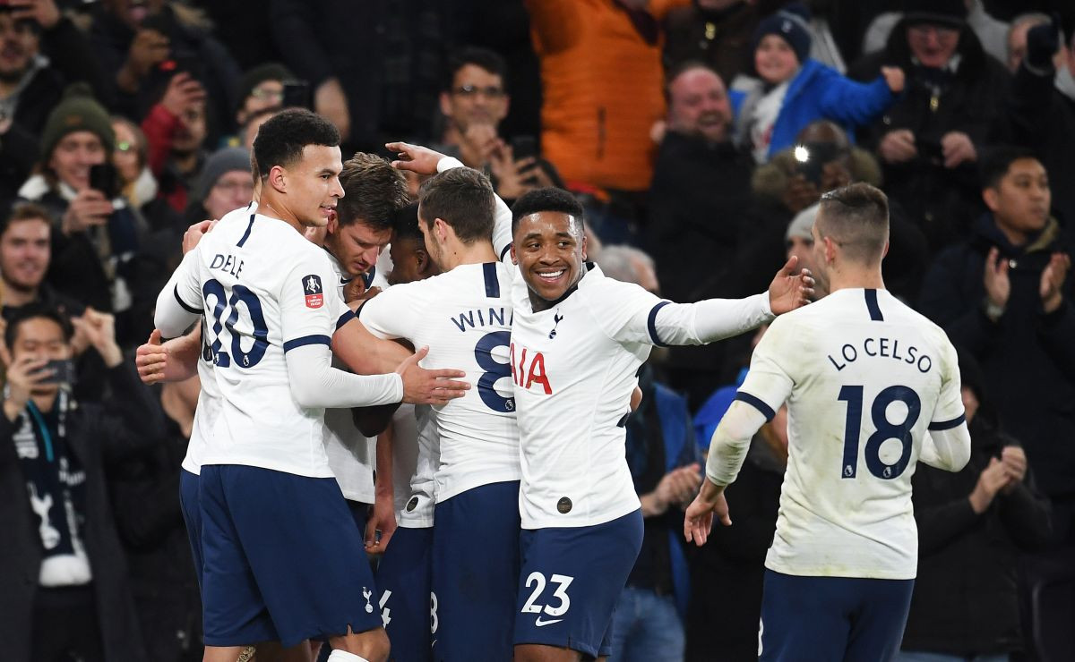 Pojavili se novi dresovi Tottenhama, navijači ogorčeni zbog domaće garniture Pojavili se novi dresovi Tottenhama, navijači ogorčeni zbog domaće garniture