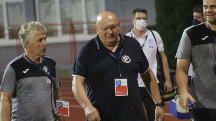 Razišli se Petrović i Radnik: Pokupio stvari i napustio kancelariju