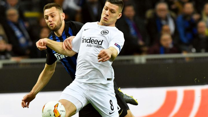 Šta se desilo na sastanku čelnika Barcelone i Eintrachta? Šta se desilo na sastanku čelnika Barcelone i Eintrachta?