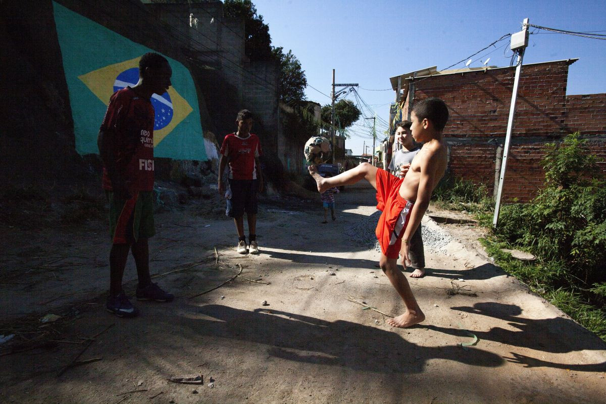 Zvijezda Manchester Cityja donirala tri tone hrane za favele Sao Paula