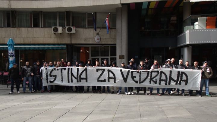 Navijači Sarajeva protestovali ispred Ambasade Hrvatske