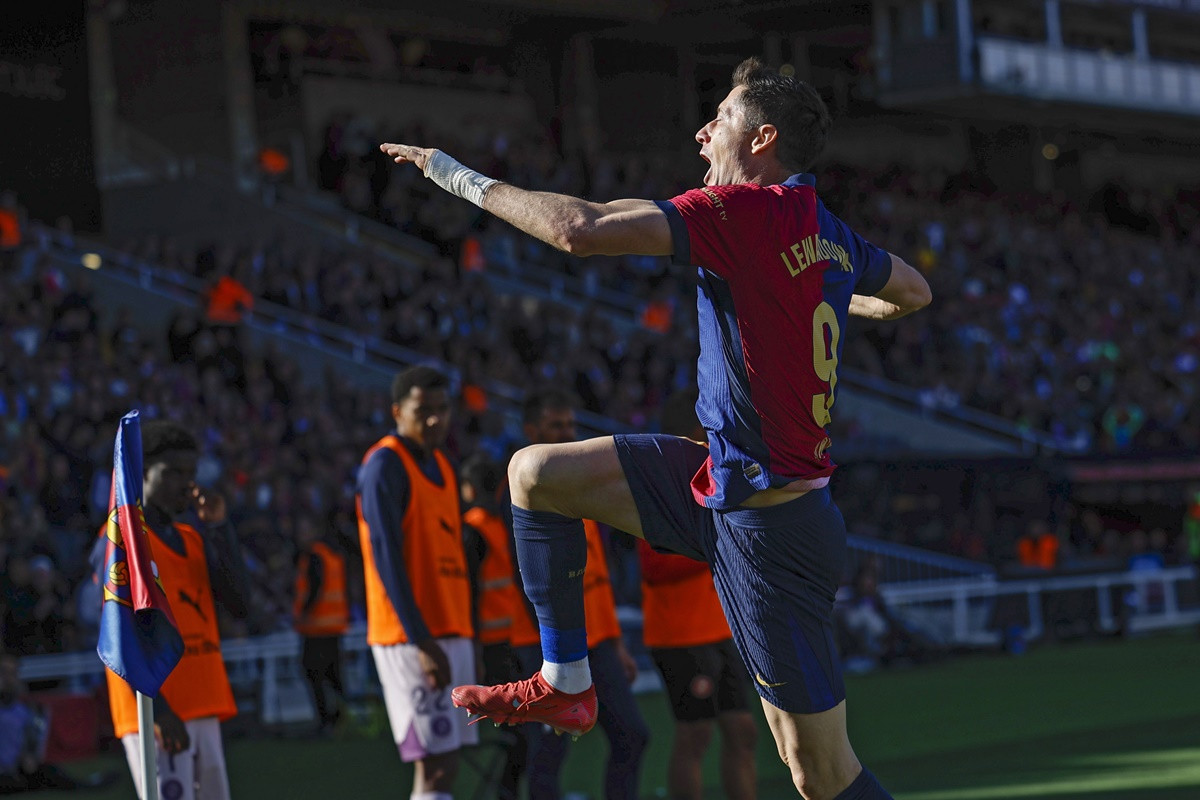 Autogol Krejčija, Lewin doppelpack i završni udarac Torresa za pobjedu Barce u komšijskom derbiju
