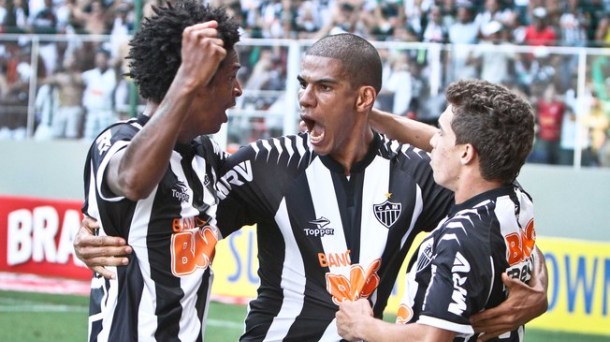Ronaldinho briljirao, Atleticu derbi protiv Fluminensea