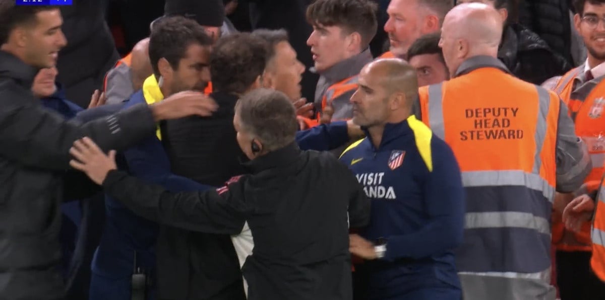 Zaštitari na Anfieldu spriječili najsramotniju scenu u historiji LP: Simeone krenuo u obračun!