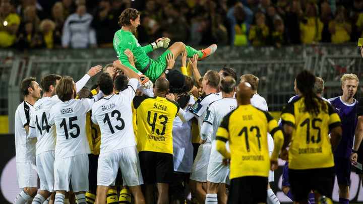 Legenda otišla sa stilom: Weidenfeller postigao dva gola na oproštaju!