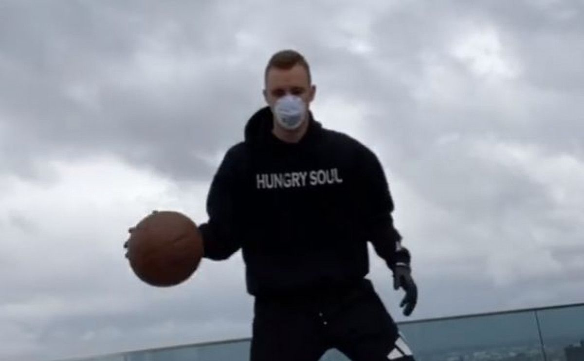 Džanan Musa pokazao kako se snalazi za trening u kućnoj izolaciji, ali zdravlje je na prvom mjestu Džanan Musa pokazao kako se snalazi za trening u kućnoj izolaciji, ali zdravlje je na prvom mjestu
